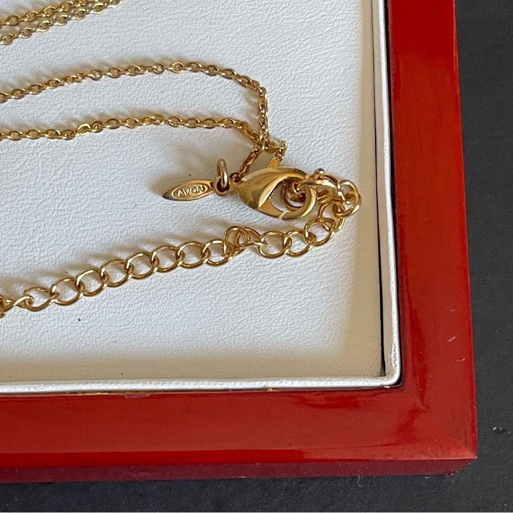 Avon gold tone ball with rhinestone Necklace. - Picture 6 of 6